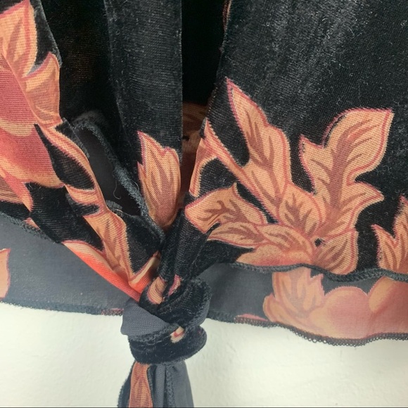 Vintage Havana Floral Velvet Bell Sleeve Crop Top - Picture 8 of 11